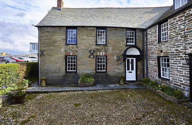 Padstow House - Five Bedroom Villa, Sleeps 10