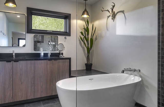 Unwind at our beautiful Oak Creek sanctuary this spring, where modern comfort meets nature