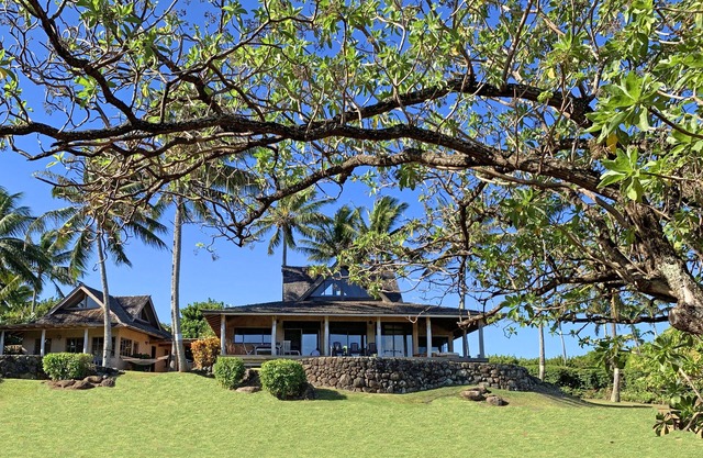 Paia Beach House avec une immense vue sur l'océan et à seulement une minute à pied de la plage de Kuau