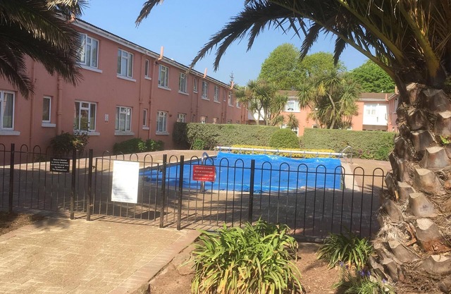 Paignton Seaside Apartment avec piscine extérieure chauffée et parking sécurisé.