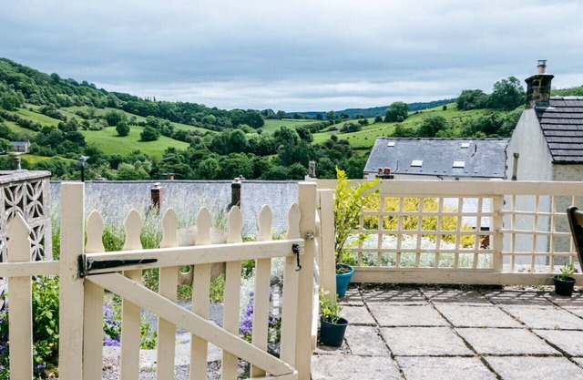 Painter's Cottage, a charming cottage in historic Town of Matlock Bath