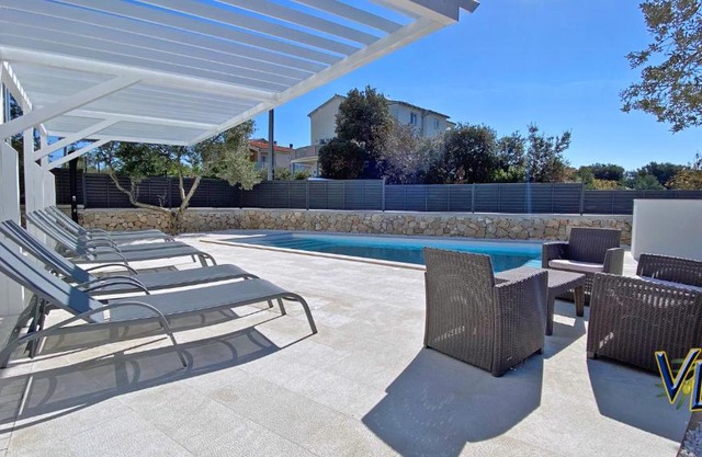 Pakostane - COTTAGE - jardin privatif et piscine