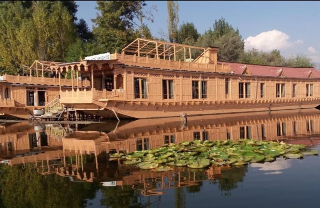 Palace Heights Houseboats