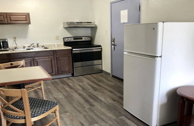 Palace Inn & Suites - Newport News/Jefferson Ave