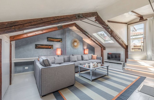 Palazzo Navaro - Three Bedroom Villa, Sleeps 6