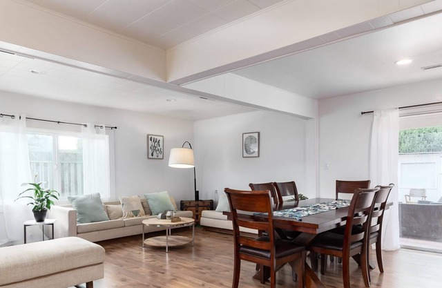 Palisades Bungalow: Walk to Pleasure Point