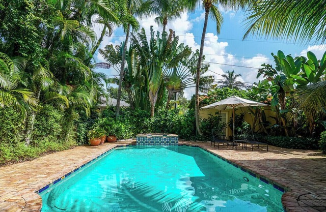 Palm Beach Mediterranean Pool Villa - Restored - Elegant - Historical