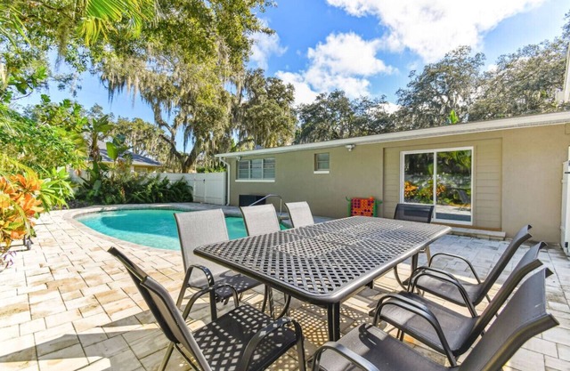 Palm Breeze Getaway Tampa