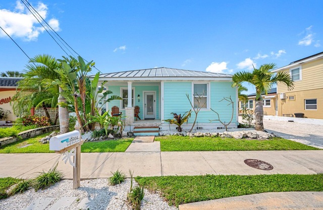 Palm Cottage- Book now for Spring Break!
