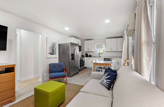 Palm Court By R+R Beach Club|2BDR|Close To Beach