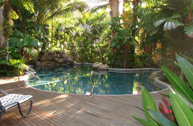 Palm Cove Tropic Apartments