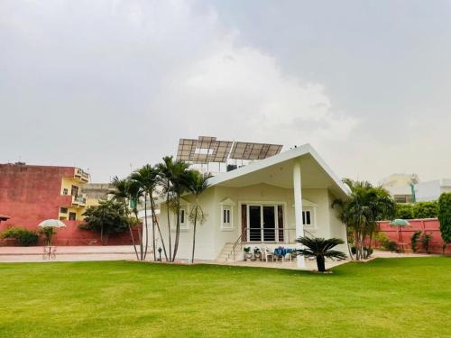 Palm Familia-6BHK Italian Farmhouse with Cook
