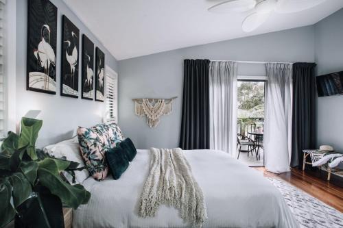 Palm House by Coast Hosting