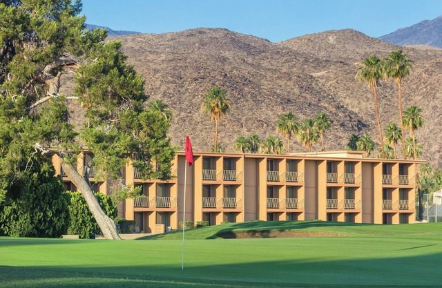 Palm Springs, Californie: 1BR Condo, Pet-Friendly Resort w / Pool, Golf, près d'attractions