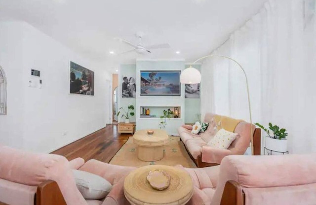 Palm Springs Cottage in prime Gold Coast location