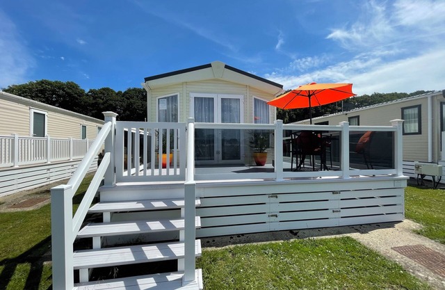 Palm Trees holiday home - luxury home on the 5 star Hoburne Park holiday resort