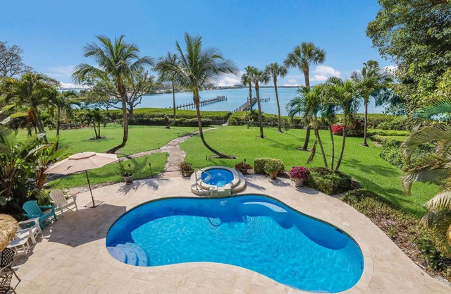 Now Booking Summer! Palma Sola Bay House! Private Dock, Heated Pool/Spa, Game Room & More!