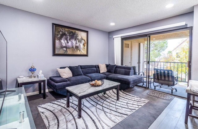 Central Palmdale 1 Bedroom Condo