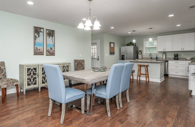 Palmetto Cottage - Downtown Beaufort - Minutes to Parris Island!