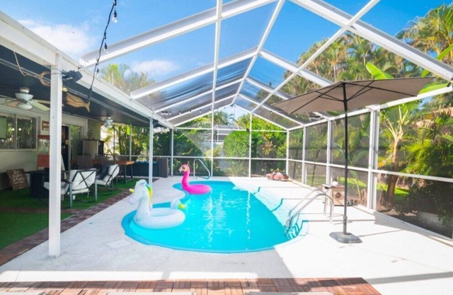 Palms and Paradise Stunning Vacation Retreat Near Beach, Sanibel/Captiva Islands
