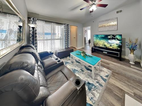 Palms At Cove View 1704 - Glowing Fun