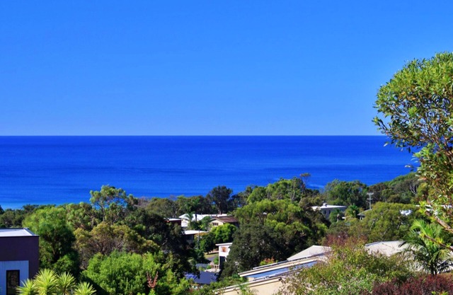 Pambula Beach Holiday Retreat - 2 Queen bedrooms, 12pm checkout