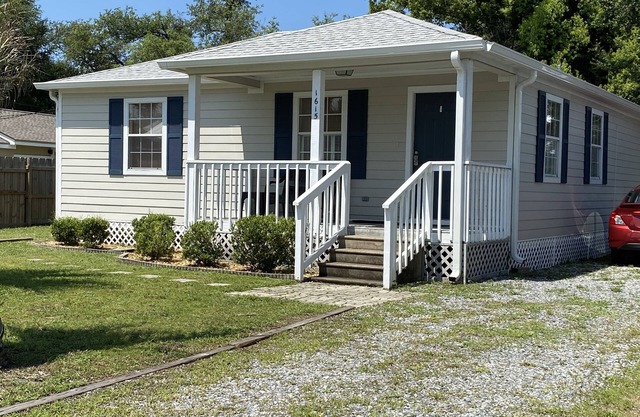 Panama City Florida Cottage to relax with friends and family.