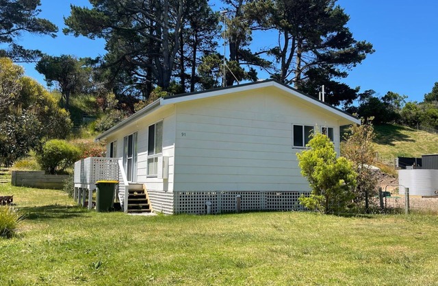 Pandora s Charm - a charming property in a quiet pocket of Venus Bay