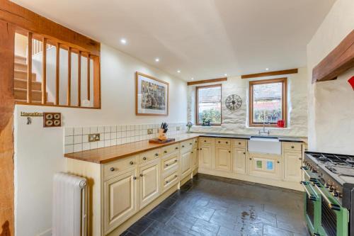 Pandy Farmhouse - Panoramic mountain views within Snowdonia's National Park - 4x4 Only