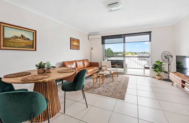 Panorama Views! ~ 2Bed/1Bath/1Car ~ Bulimba