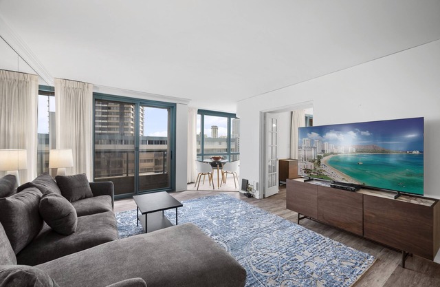 Panoramic Cityscape Condo at the Waikiki Landmark w/Great Building Amenities