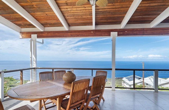Nouvelle liste! Vues panoramiques sur la côte dans une maison créative à trois niveaux