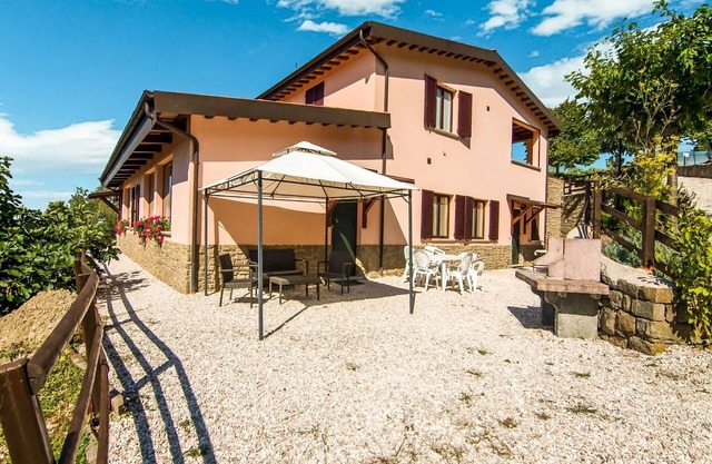 ferme à Apecchio avec plage en bord de mer
