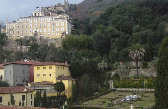 Panoramique, en face du Jardin de Collodi
