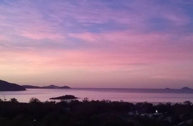 Vues panoramiques sur l'île et l'océan. Idéal pour les familles et les groupes. 2 minutes de la plage