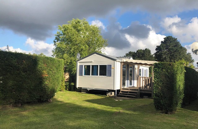Mobilhome climatisé 2 chambres - LES CHARMETTES**** (LES MATHES)