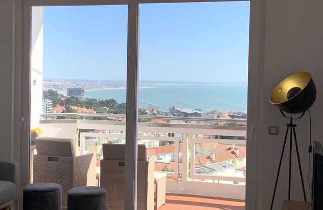 Apt avec balcon, vue panoramique sur l'océan et Cascais
