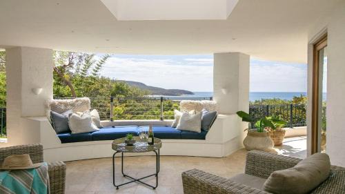 Panoramic Ocean Views and Short Walk To Beach