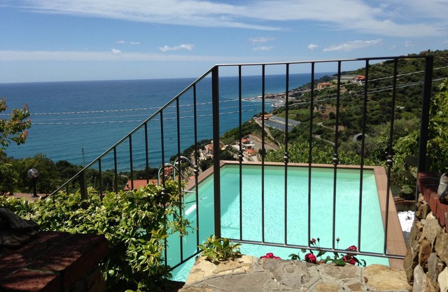 VUE MER PANORAMIQUE - PISCINE - WIFI
