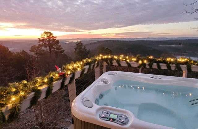 Panoramic Vistas Beautiful Contemporary Mountain Retreat for 1-8 Nature Lovers!