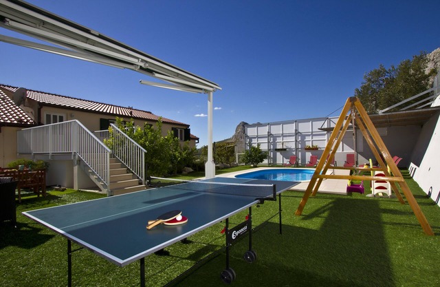 Vue panoramique, piscine, 9 chambres, fitness, 7 salles de bain, 16 personnes