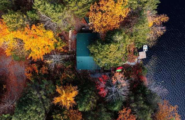 Panoramic Water Views, waterfront house on French pond