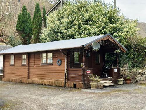 Panteinion Hall- The Cabin