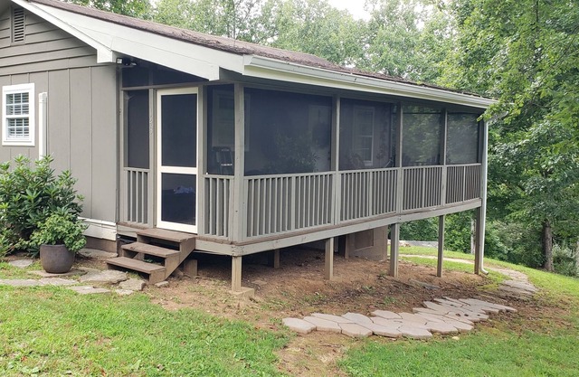 Remodeled cabin w/firepit, BBQ hiking trails, near Cassino