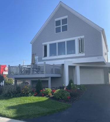 Papa & Gigi's Lake Front Home