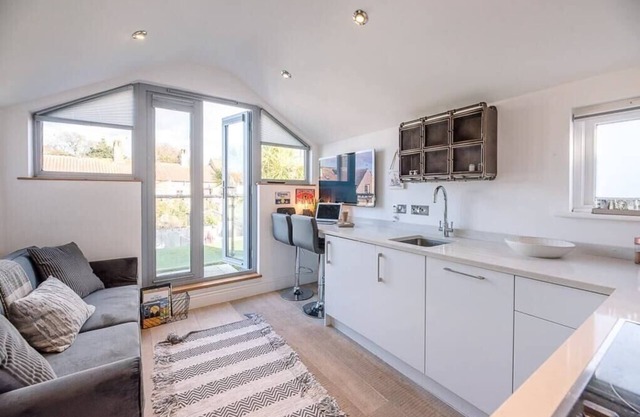 Papillon, a modern Southwold flat with balcony