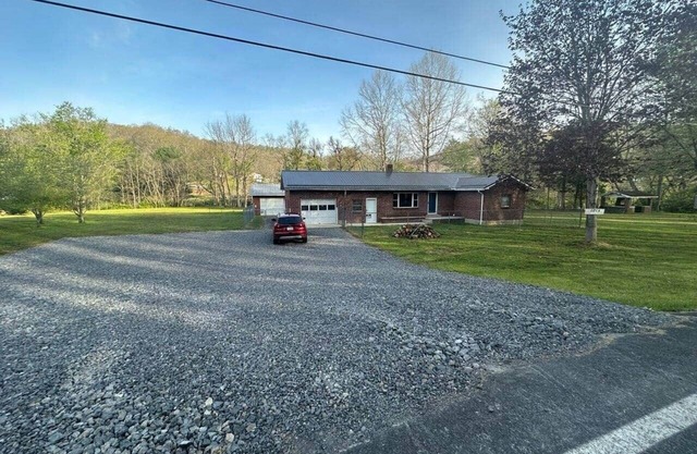 Pappy's Trail House is conveniently located close to the HMT Trails- Rock WV.