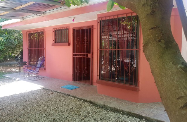 Paquera, maison complète 3 chambres avec air conditionné, internet wifi, piscine, parking