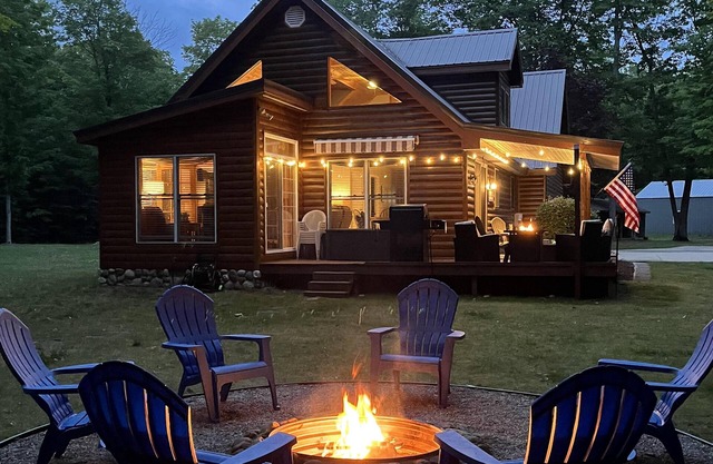 Paradise Acres- Wake Up to Spring – Cozy Comfort & Outdoor Thrills!