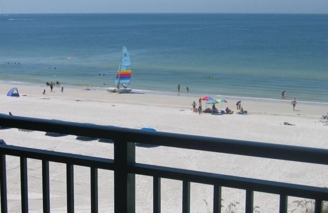 Le paradis vous attend sur St Pete Beach * FULL Gulf Front 2 BR Condo * Vue panoramique sur l'océan